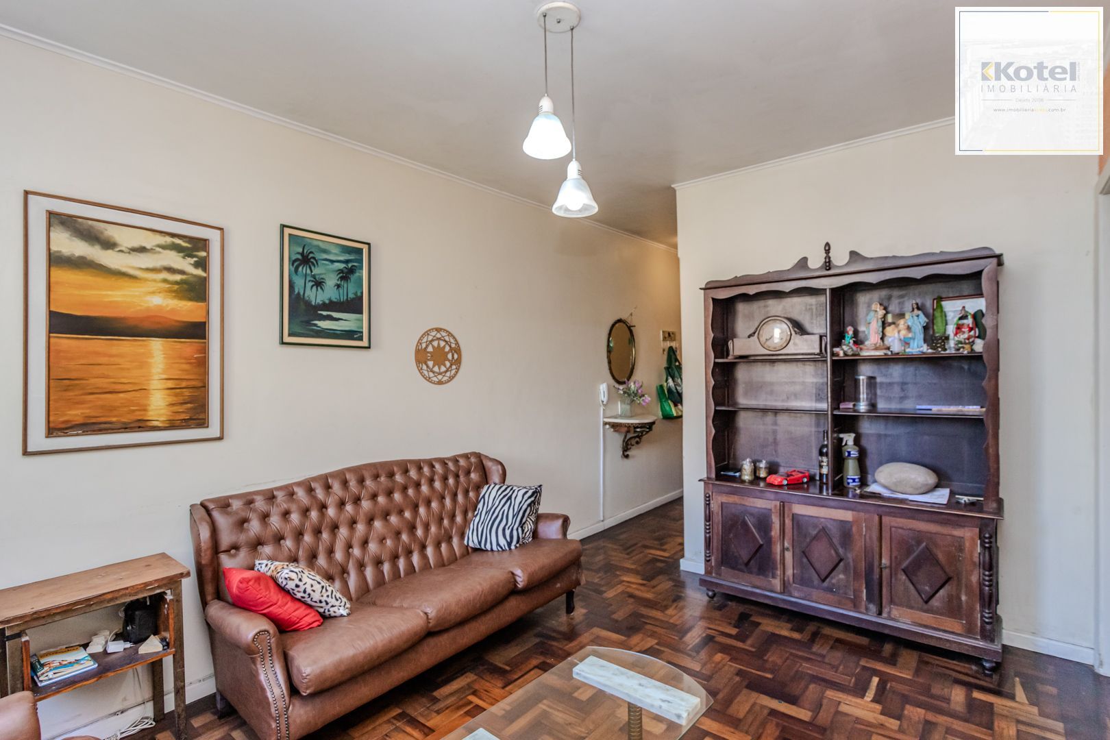 amplo apto 03 dor. de frente,  piso em parquet, , peças amplas , localizado junto a AV. CRISTOVÃO COLOMBO no Moinhos de Vento — foto 3