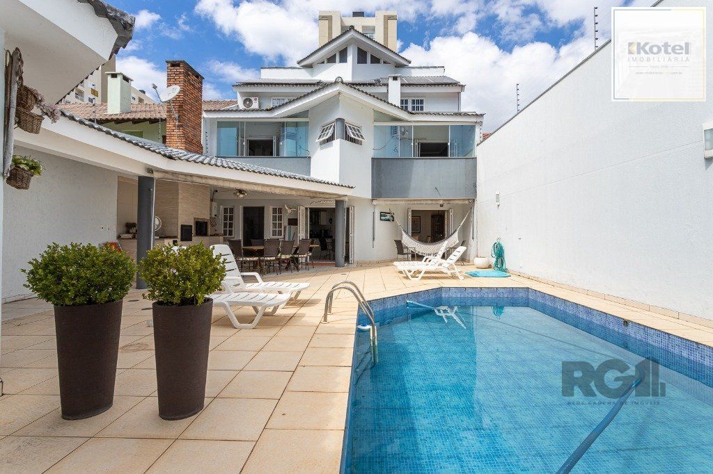 casa sobrado no Alto Petrópolis de 5 dormitórios e 3 vagas