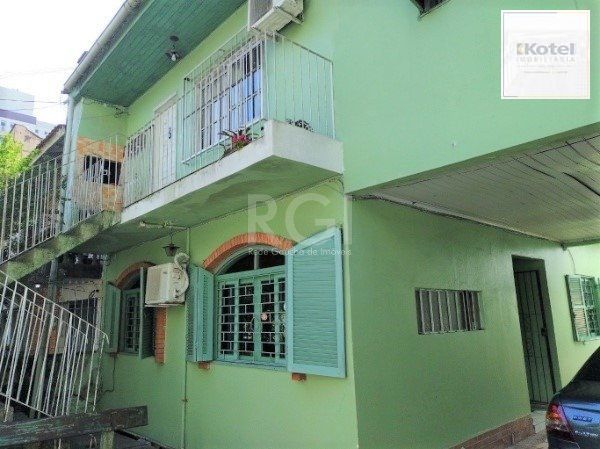 Casa sobrado no bairro Petrópolis de 4 dormitórios — foto 2