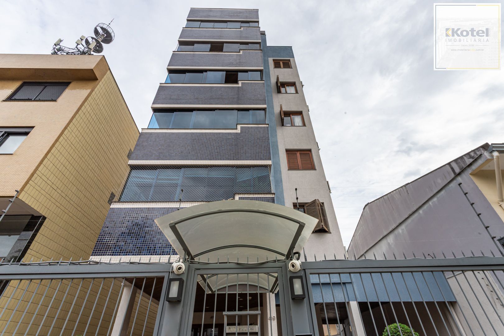 Apartamento de 2 dormitórios e vaga no bairro Santana DESOCUPADO