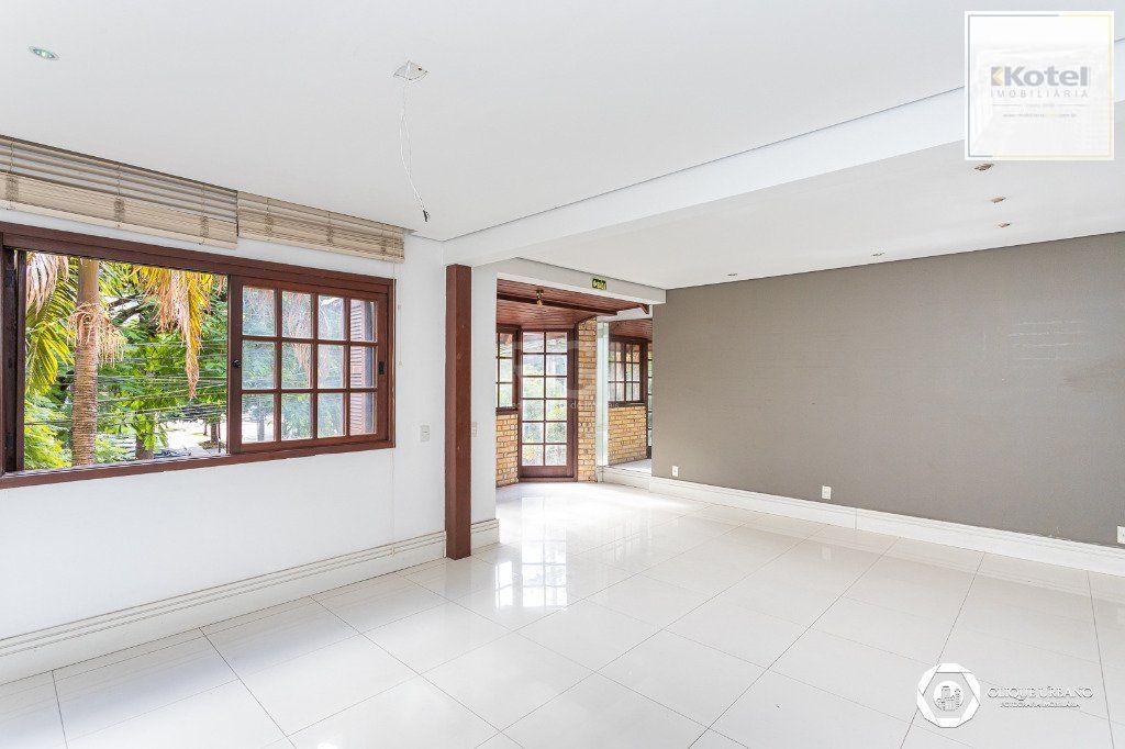 Casa para Venda - 330m², 4 dormitórios, sendo 3 suites, 2 vagas - Petrópolis — foto 4