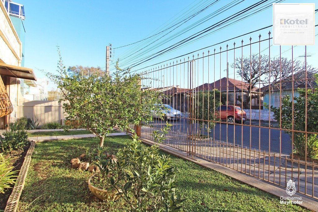 Casa no bairro Cavalhada de 3 dormitórios e amplo pátio