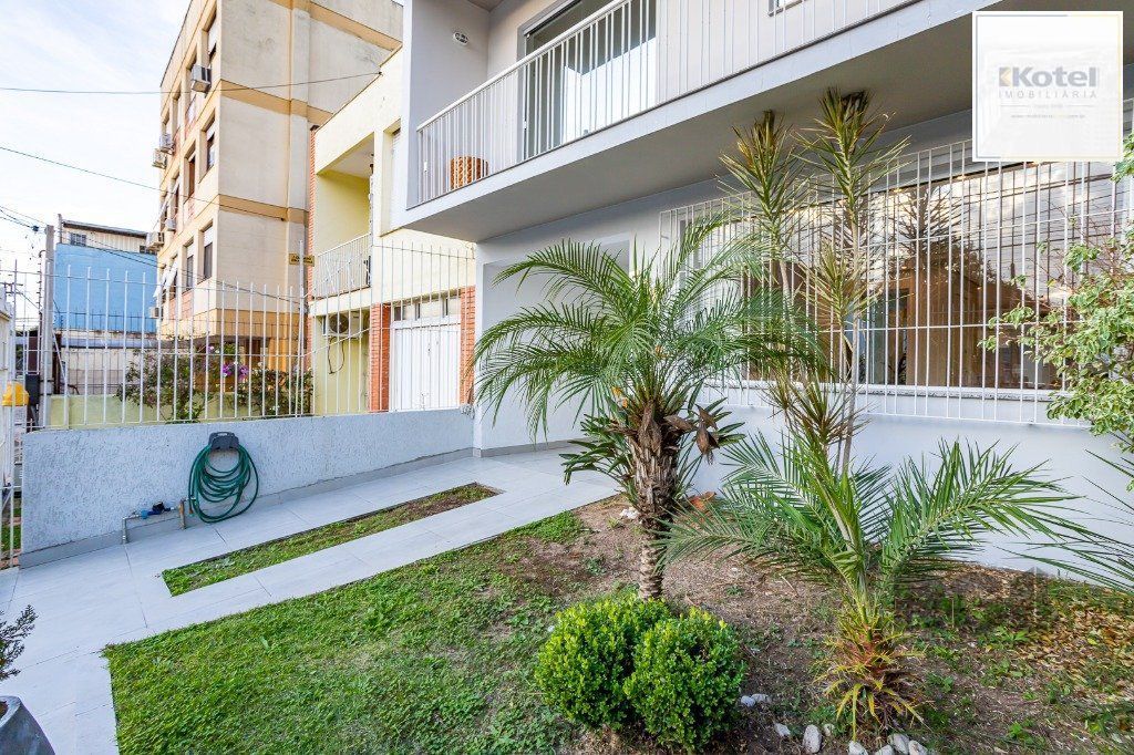 Casa sobrado no bairro Santo Antônio de 3 dormitórios e 3 vagas