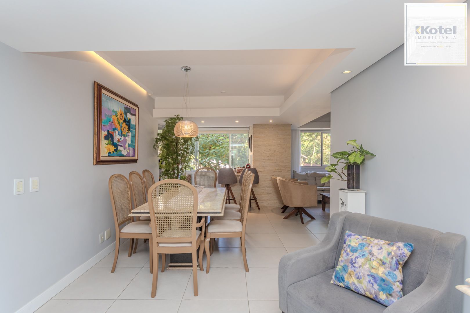 Apartamento diferenciado no bairro Nonoai de 3 dormitórios  2 vagas e infra