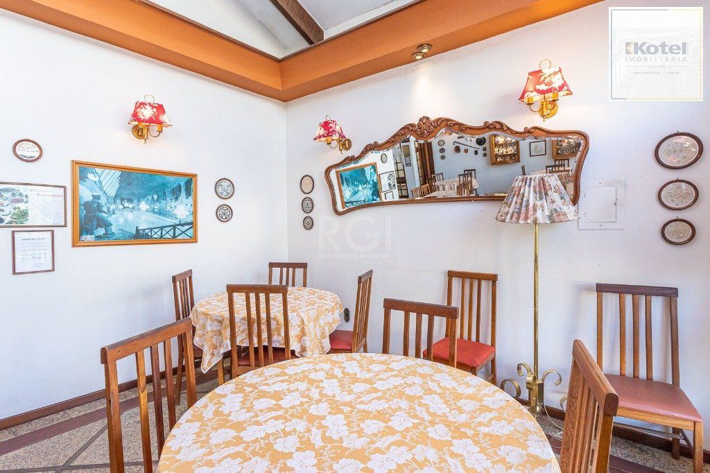Casa para Venda - 272m², 3 dormitórios, 2 vagas - Santa Cecília