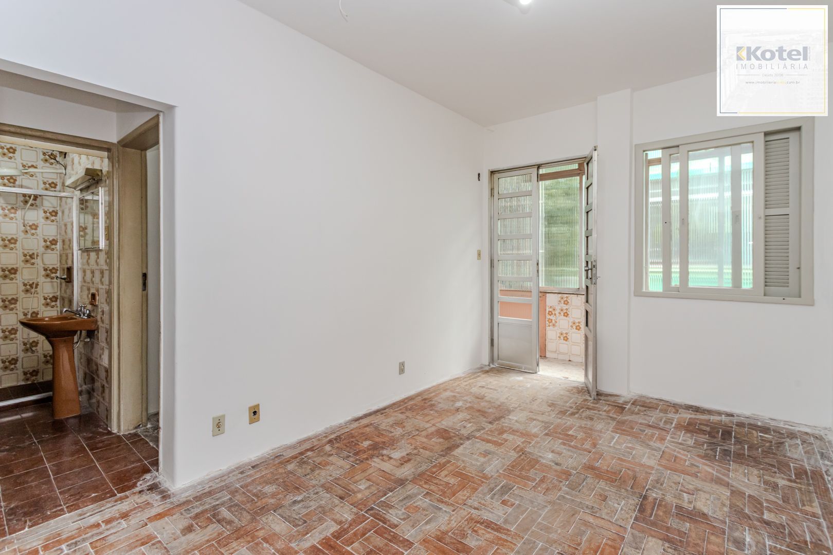 Apartamento no Menino Deus de 1 dormitório DESOCUPADO