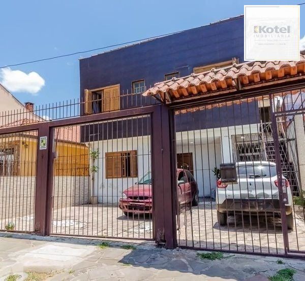 Casa sobrado no Partenon de 4 dormitórios e 2 vagas