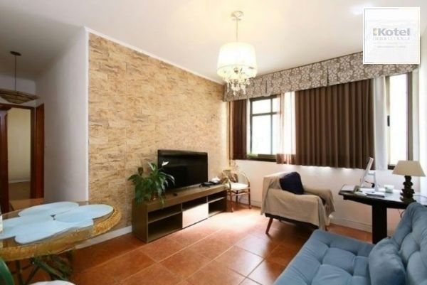 Apartamento TÉRREO com pátio no Menino Deus de 2 dormitórios e vaga rotativa
