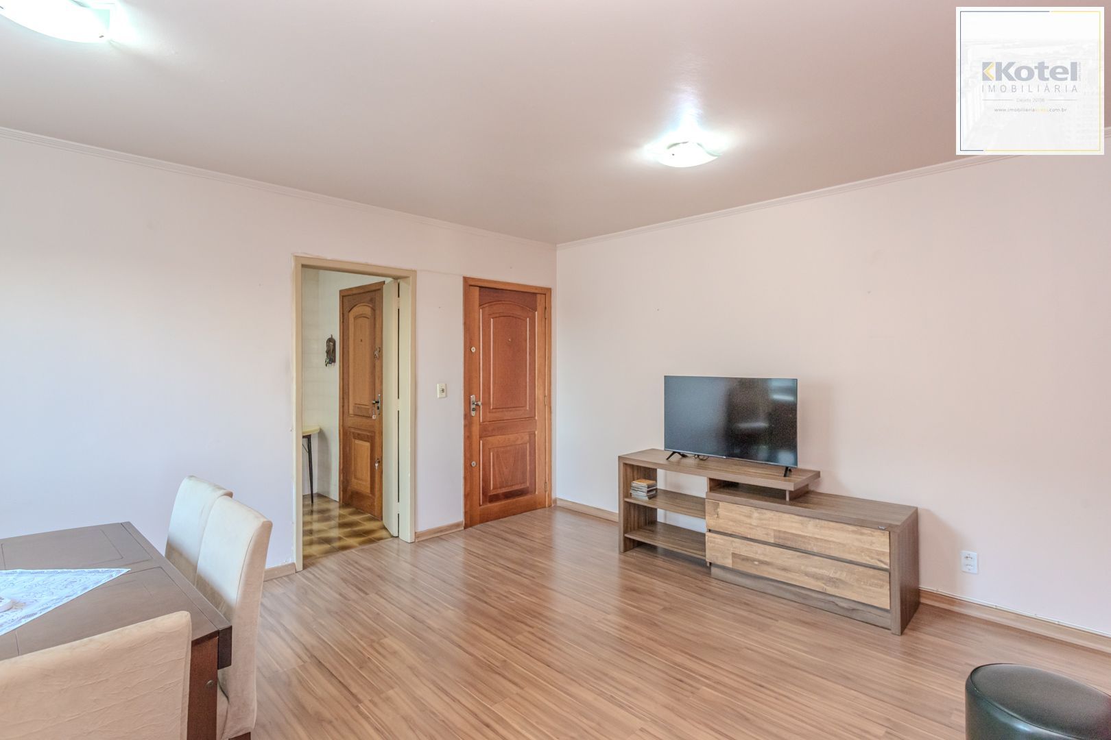 Apartamento de 2 dormitórios com dependência e vaga no bairro Santana DESOCUPADO — foto 3