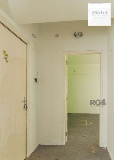 Apartamento de 1 dormitório, Centro Histórico desocupado