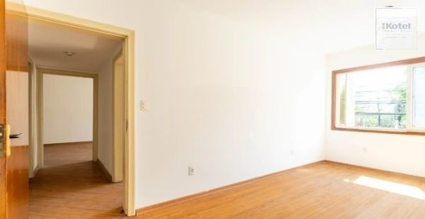 Apartamento no Petrópolis de 3 dormitórios e 2 vagas DESOCUPADO — foto 5