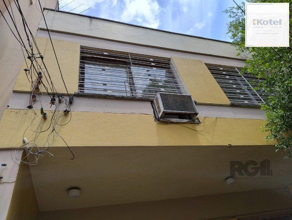 CASA MISTA COMERCIAL NO TÉRREO E RESIDENCIAL EM CIMA