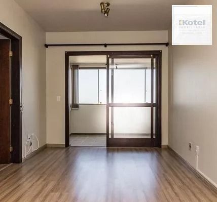 Apartamento amplo no bairro Tristeza de 3 dormitórios e 2 vagas