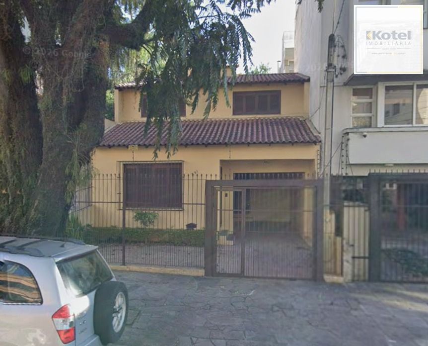 Casa sobrado no bairro Auxiliadora de 3 dormitórios e 3 vagas