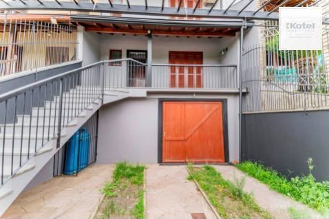 Apresentamos esta excelente casa no bairro Jardim Itu, em Porto Alegre, com 175m² privativos, perfeita para quem busca amplitude, conforto e qualidade de vida em uma região tranquila e valorizada.