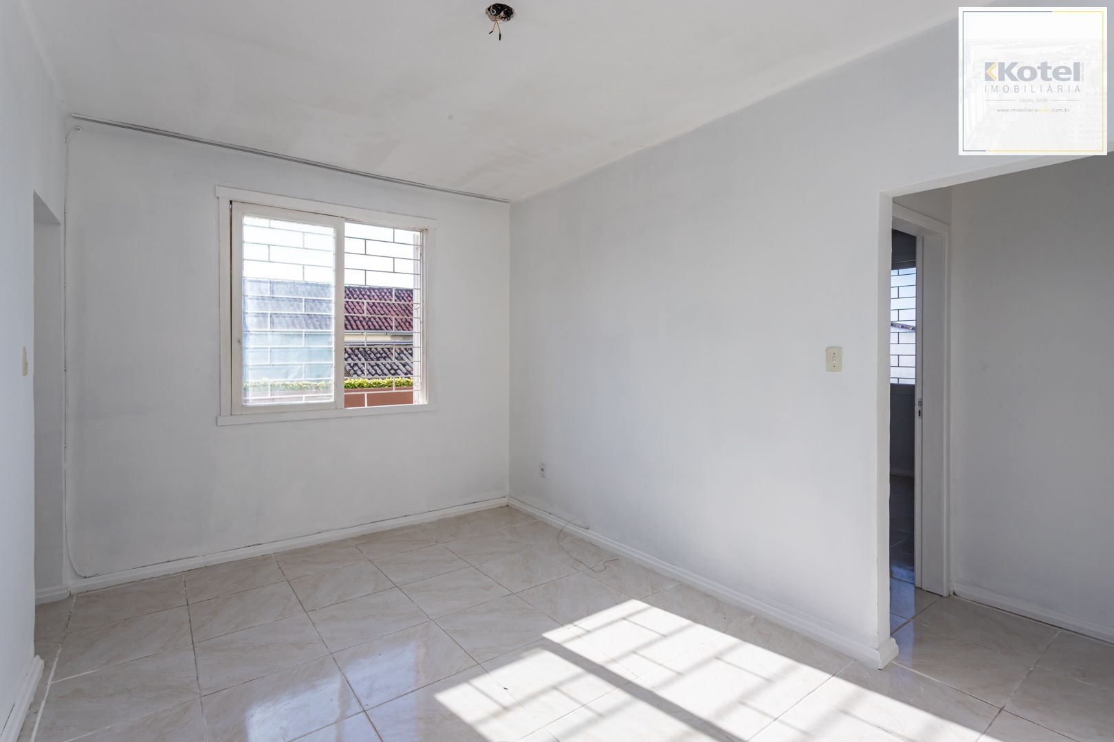 Apartamento no bairro Teresópolis de 2 dormitórios térreo com pátio