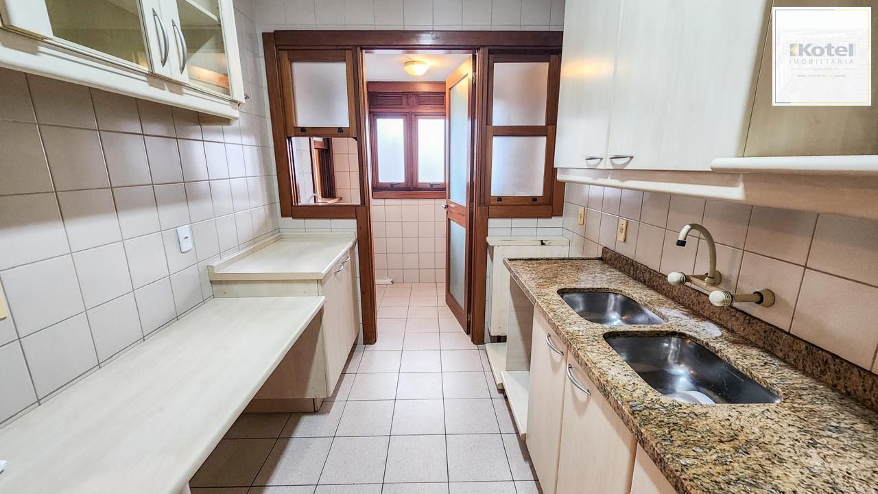 Apartamento semi-mobiliado à venda no Petrópolis