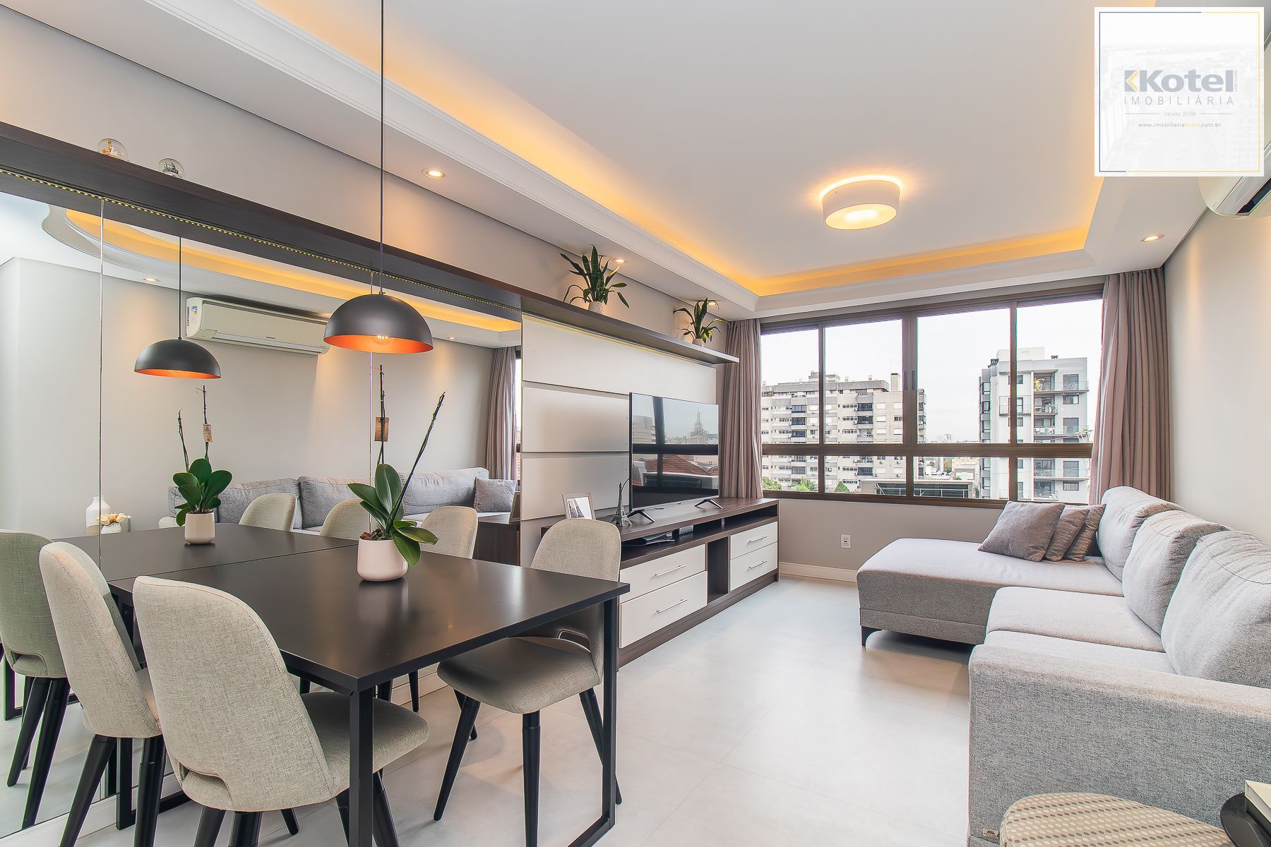 Apartamento mobiliado à venda no bairro Petrópolis
