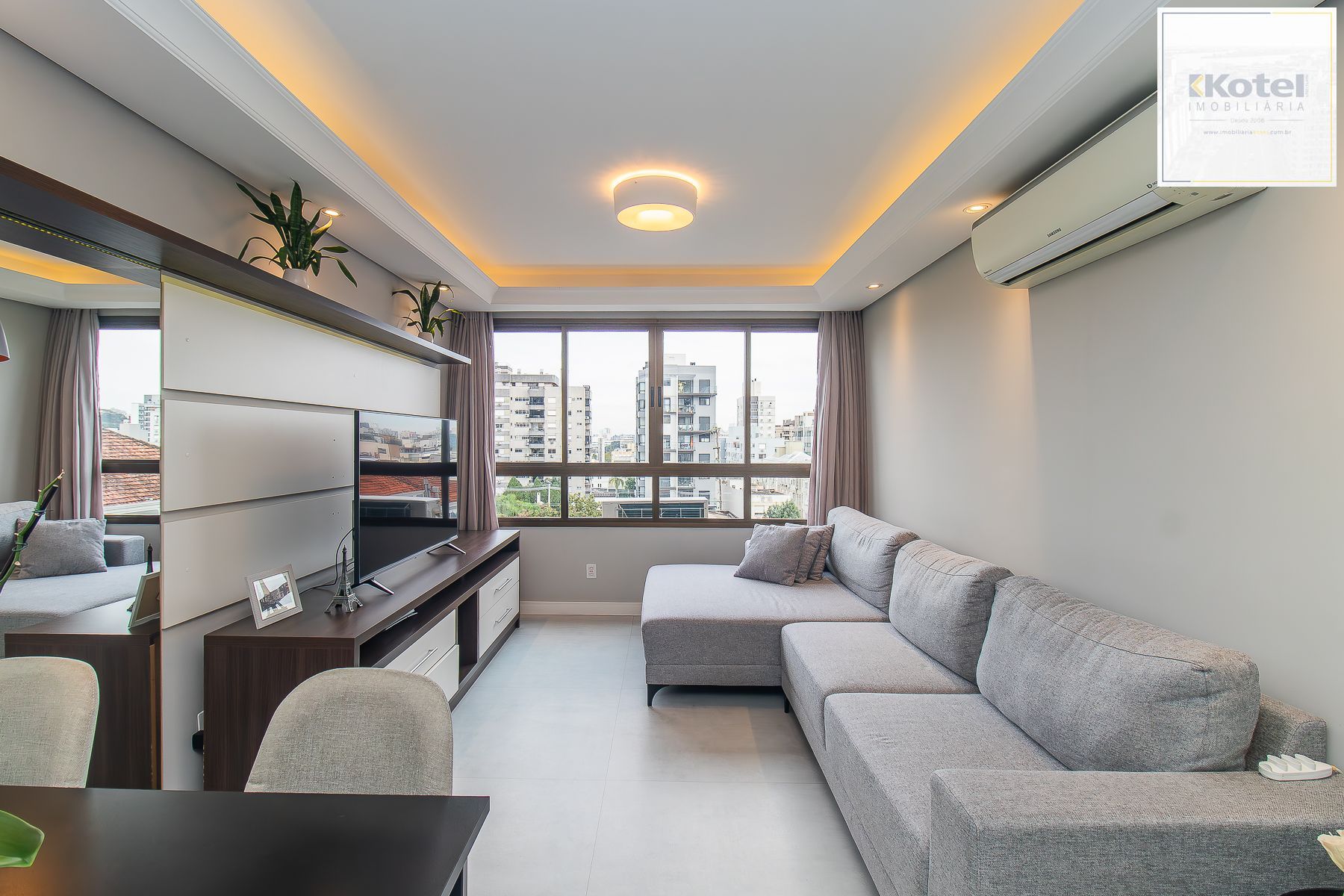 Apartamento mobiliado à venda no bairro Petrópolis
