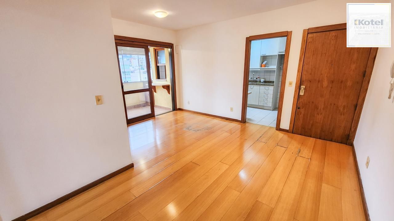 Apartamento semi-mobiliado à venda no Petrópolis