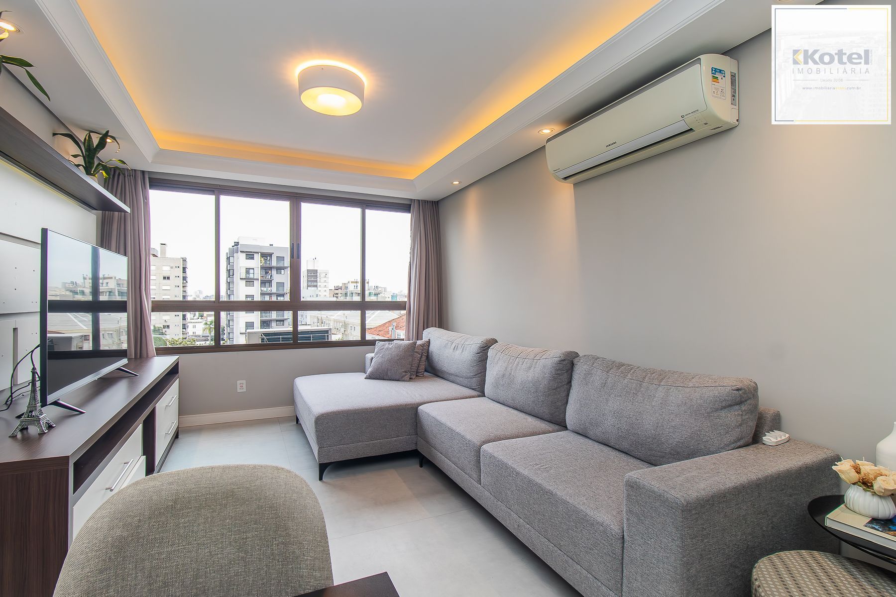 Apartamento mobiliado à venda no bairro Petrópolis