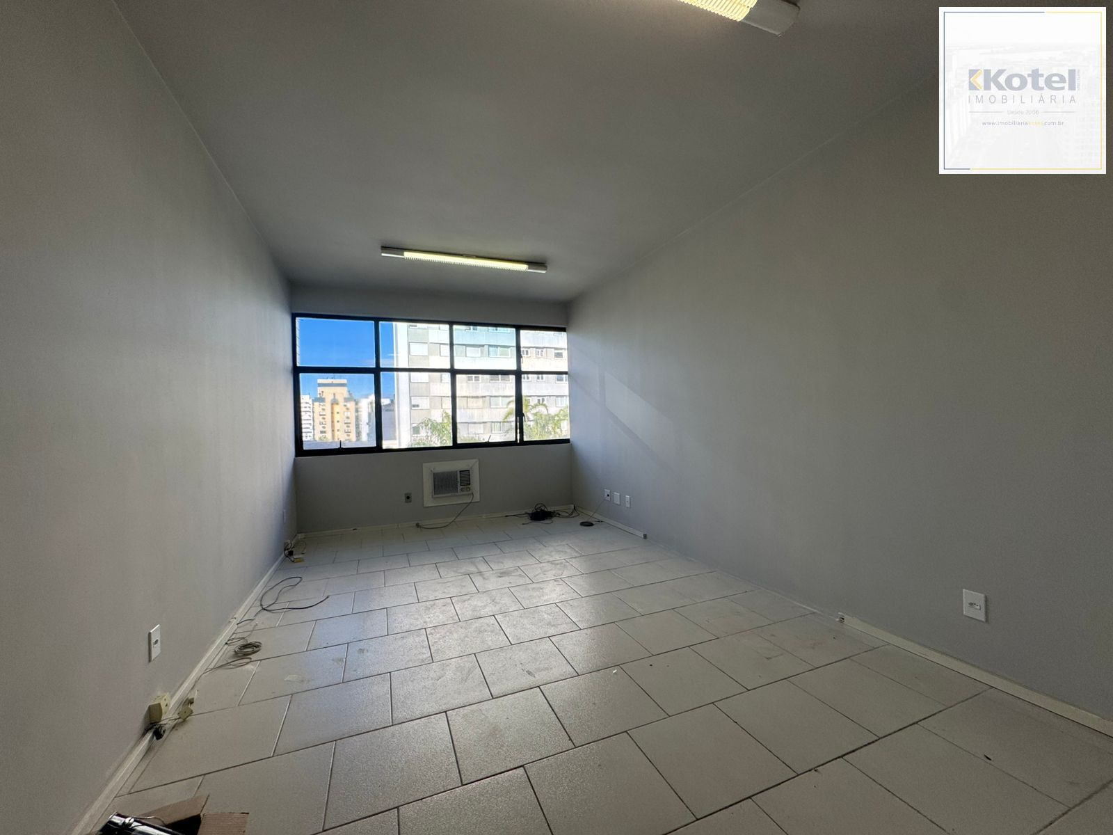 Sala comercial a venda no bairro Passo D' Areia — foto 2