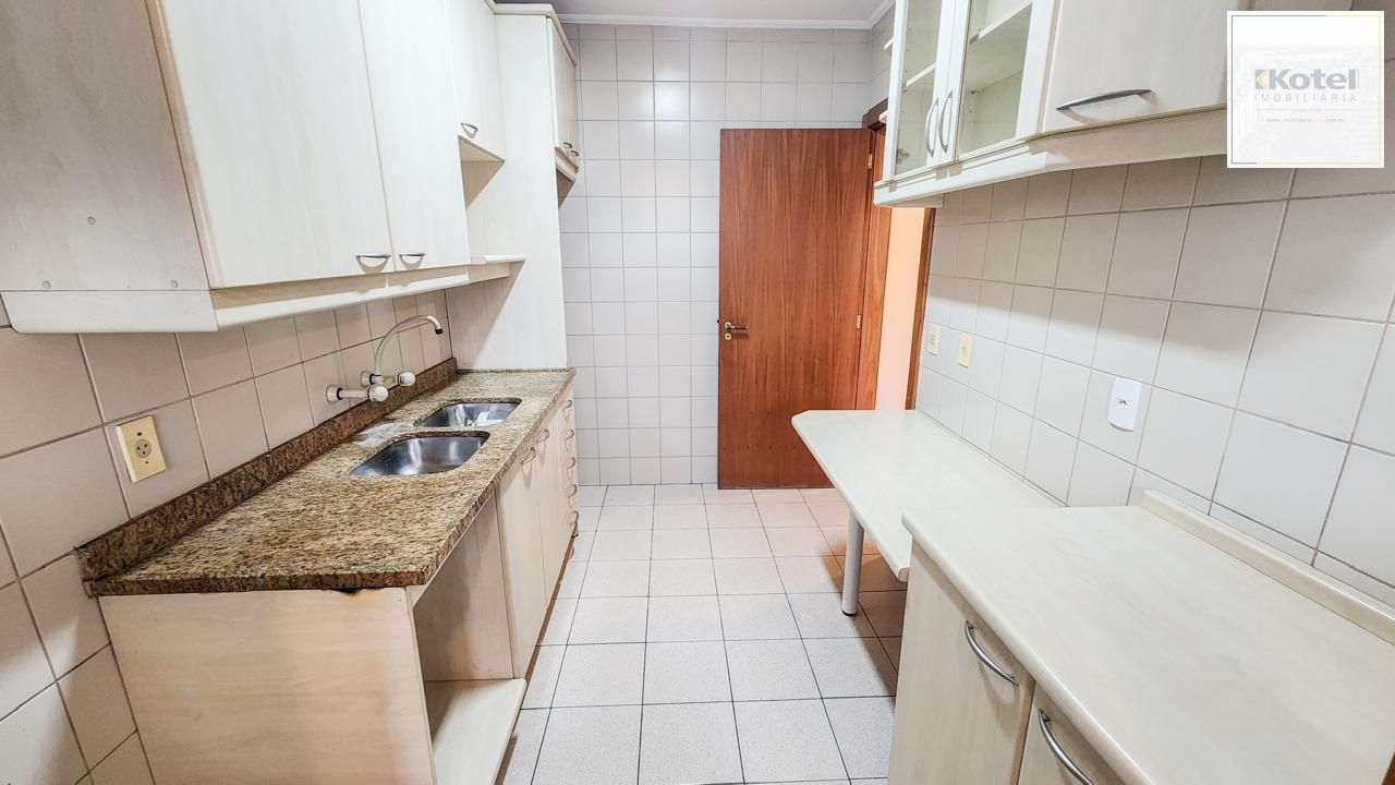 Apartamento semi-mobiliado à venda no Petrópolis