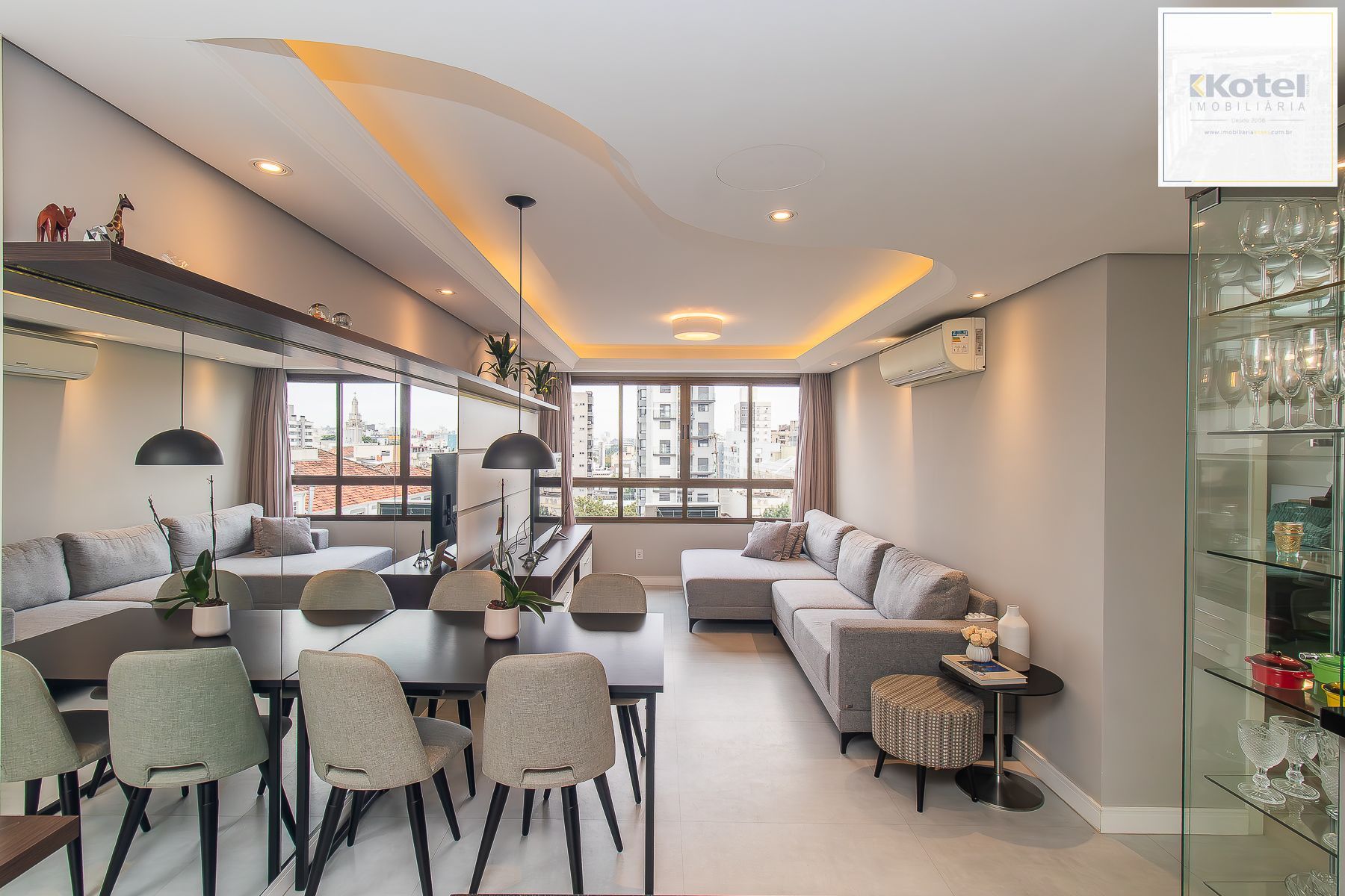 Apartamento mobiliado à venda no bairro Petrópolis