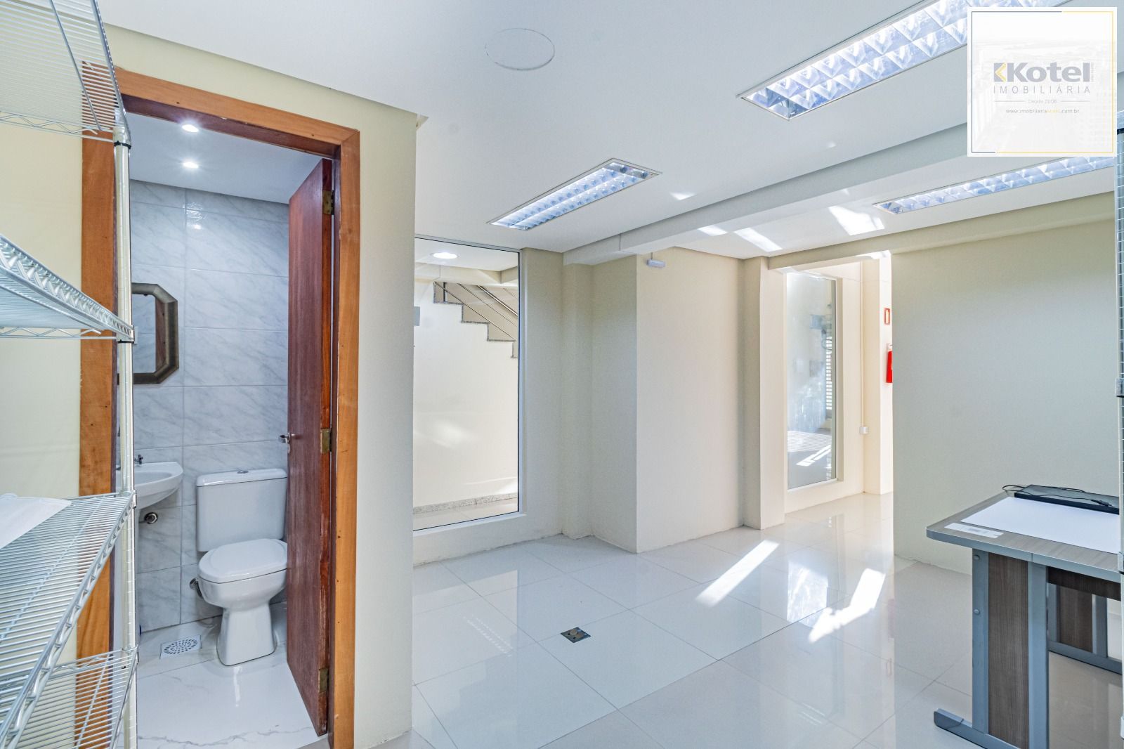 Oportunidade Única! Prédio Comercial em Localização Privilegiada em Porto Alegre — foto 4