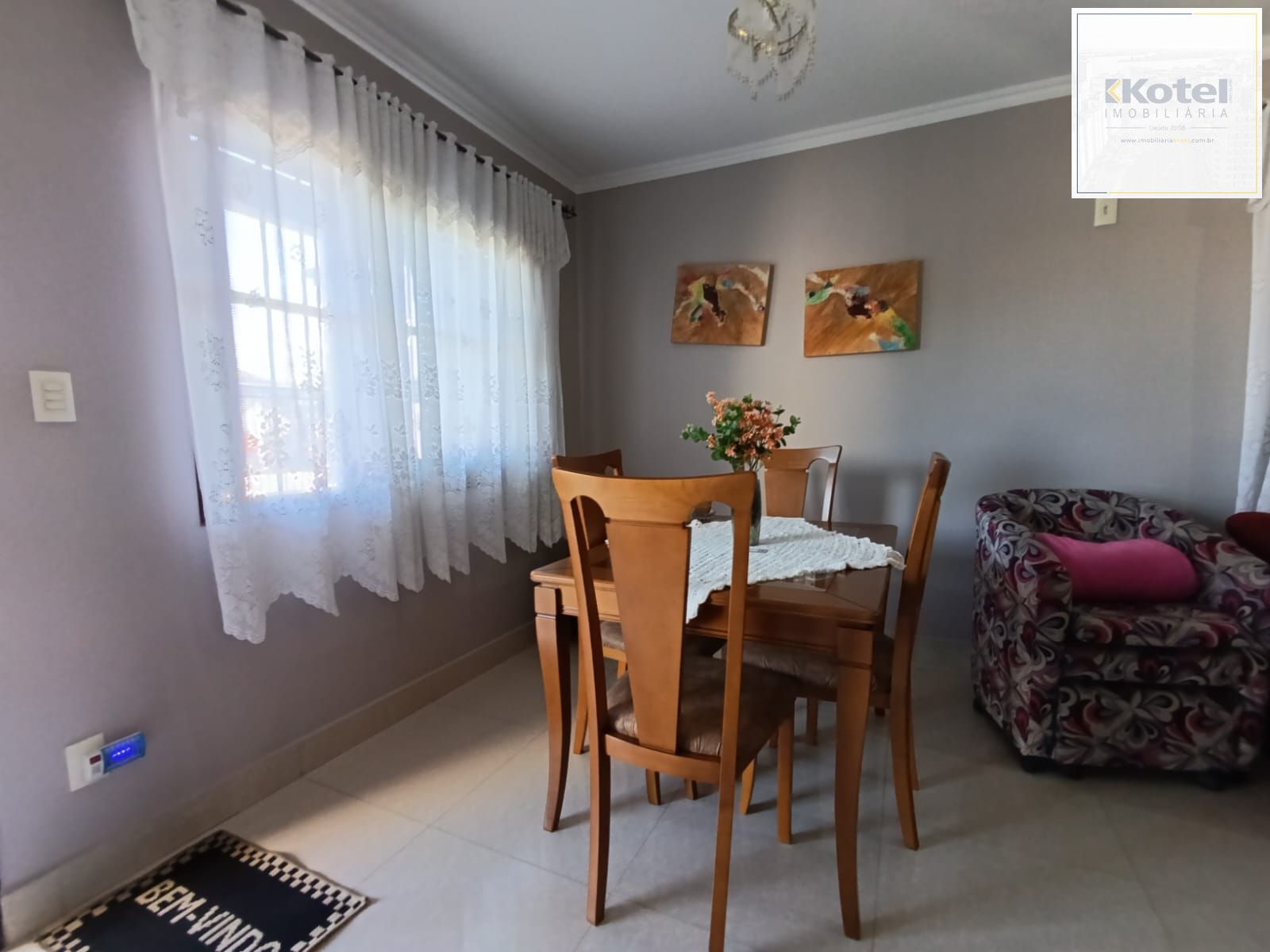 Casa de 3 quartos,suíte,churrasqueira, 3 vagas no bairro Sarandi