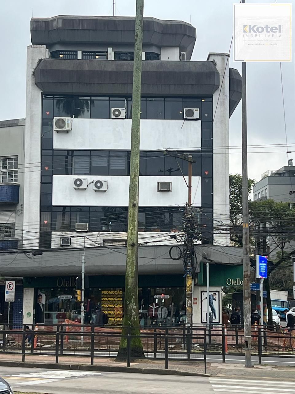 Sala comercial reformada e elevador no bairro Bom Fim. — foto 2