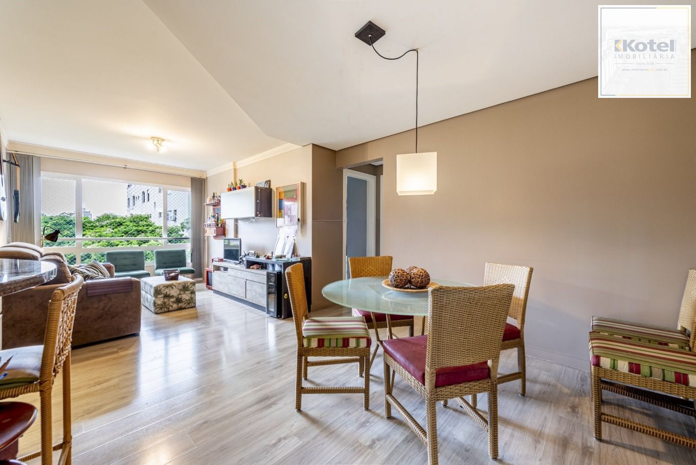 Apartamento de 2 dormitórios, 1 vaga dupla e elevador no bairro Santa Cecília