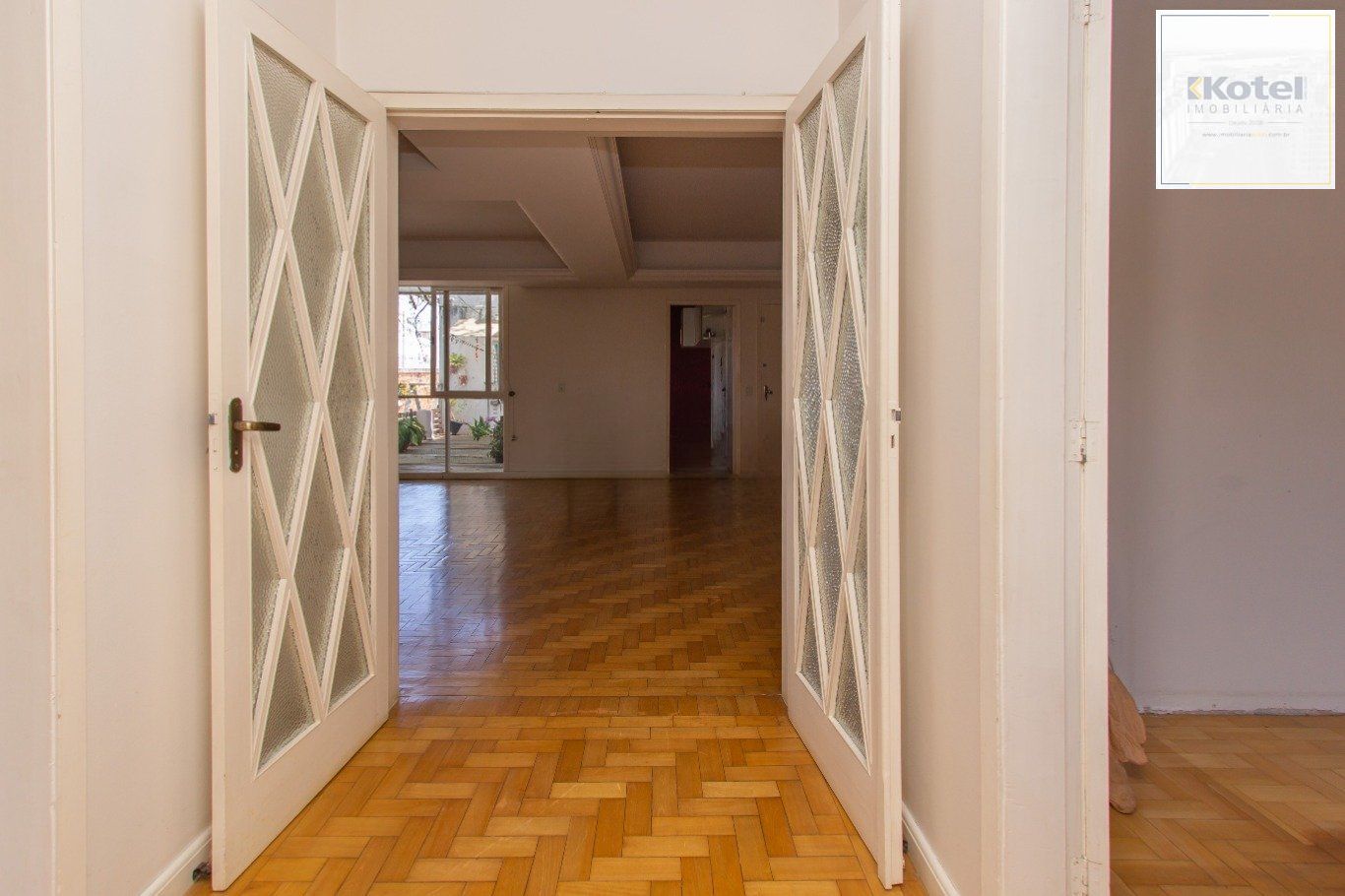 Apartamento garden, 3 dormitórios, 2 suítes, e 131m² privativos no Menino Deus.