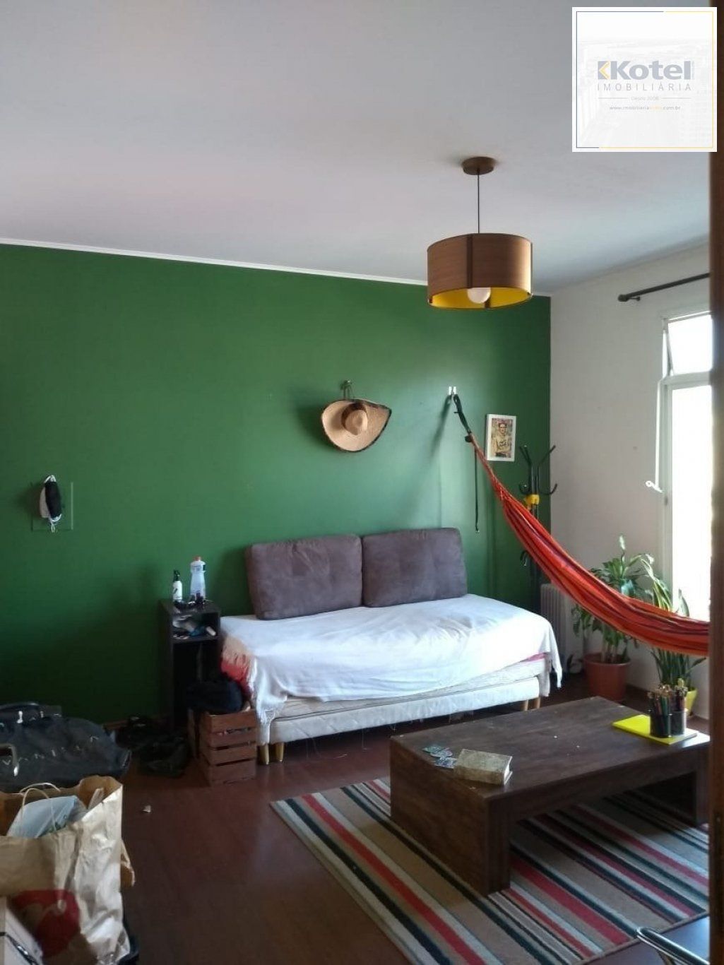 Apartamento de 2 dormitórios, sacada e churrasqueira no bairro Menino Deus