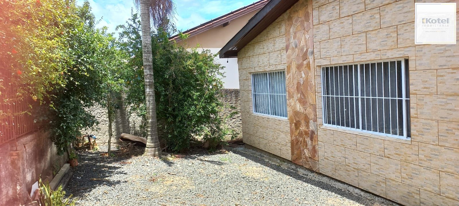 Casa com 4 dormitórios e 2 vagas de garagem em Viamão.