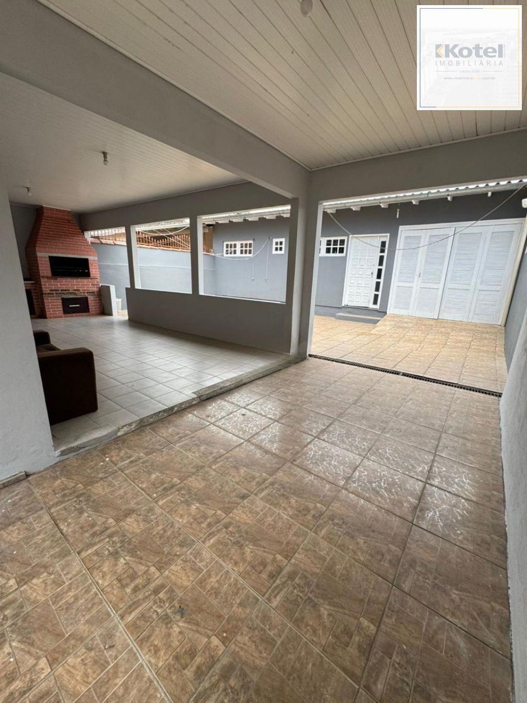 Casa de 4 dormitórios e 2 vagas de garagem no Bairro Monte Carlos Cachoeirinha.