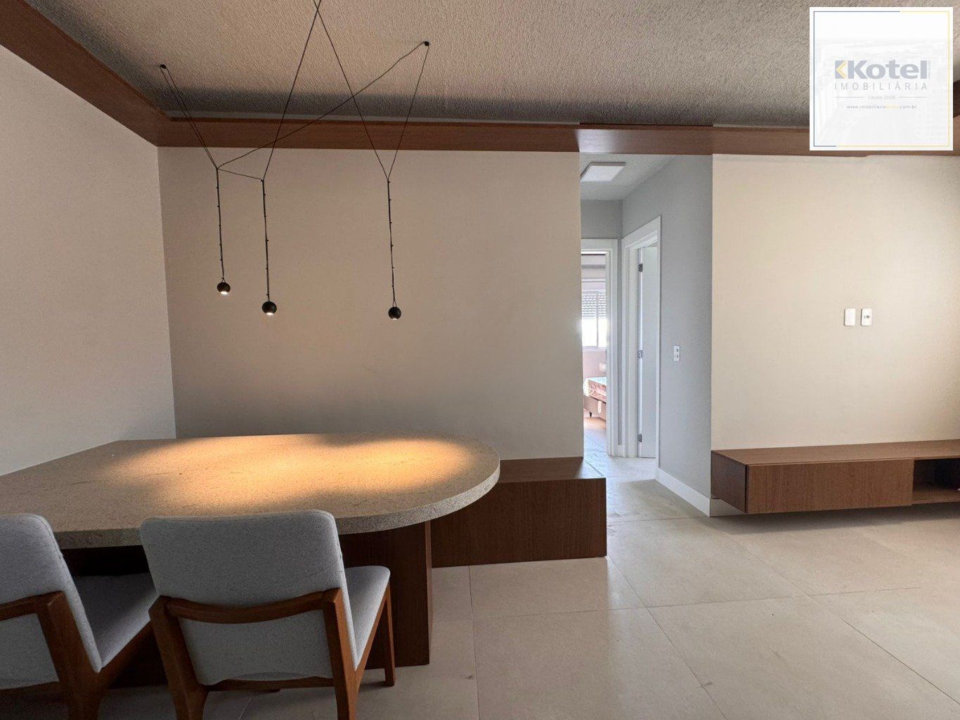 Apartamento de 2 dormitórios, elevador e 1 vaga de garagem em Canoas.