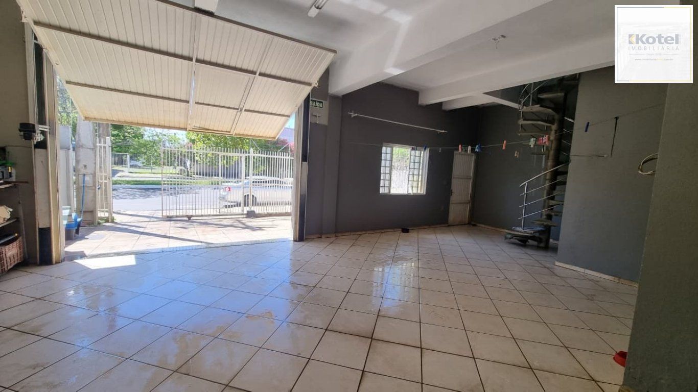 Casa de 2 dormitórios e 6 vagas de garagem em Canoas.