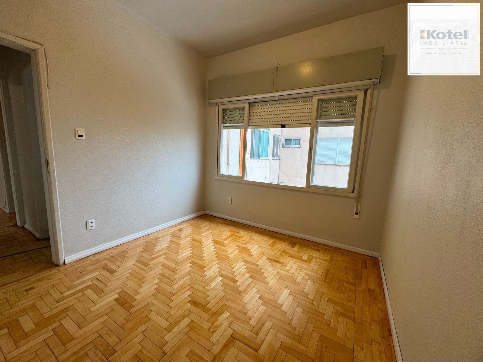 Apartamento 2 dormitórios com dependência 70m2 Moinhos de Vento Av. Cristóvão