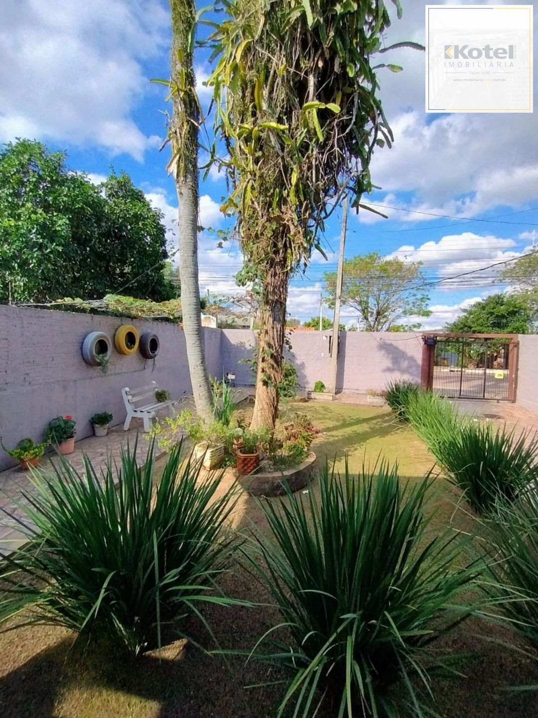 Casa de 4 dormitórios e 4 vagas de garagem em Canoas.