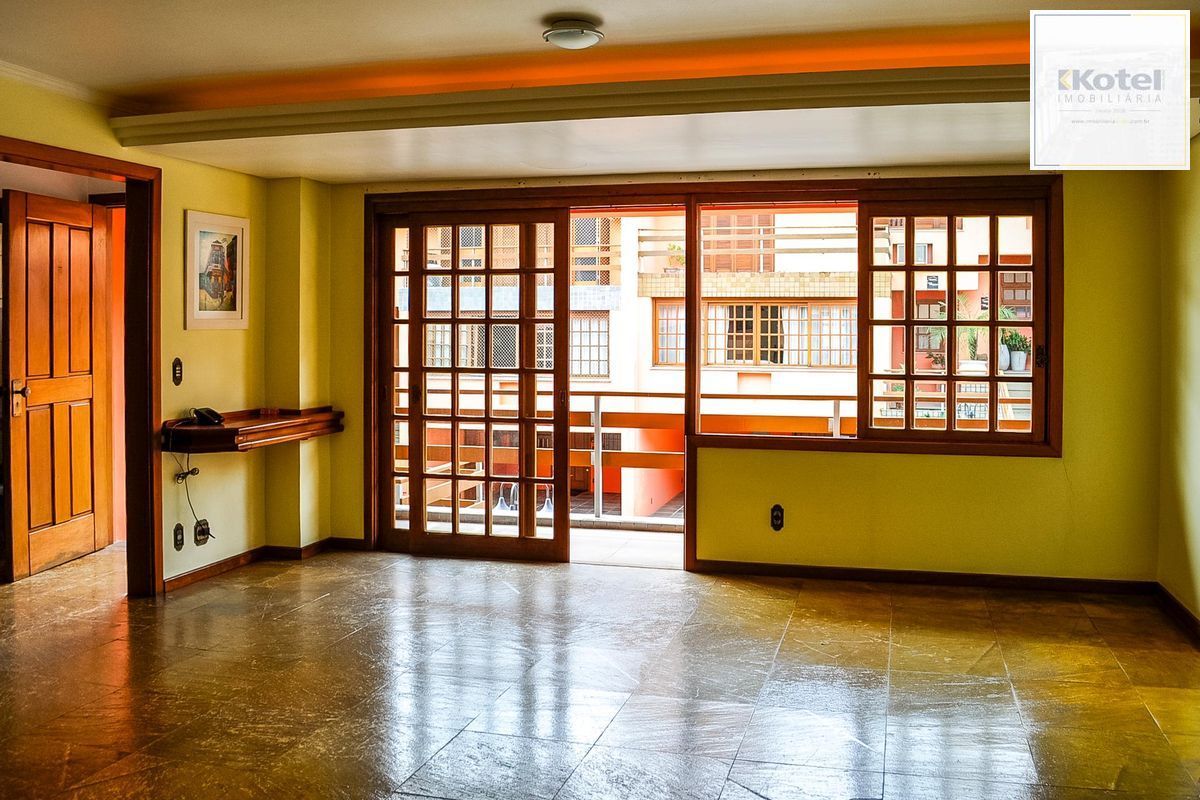 Ótima Casa condomínio pronta para morar, semi mobiliada, Bairro Menino Deus