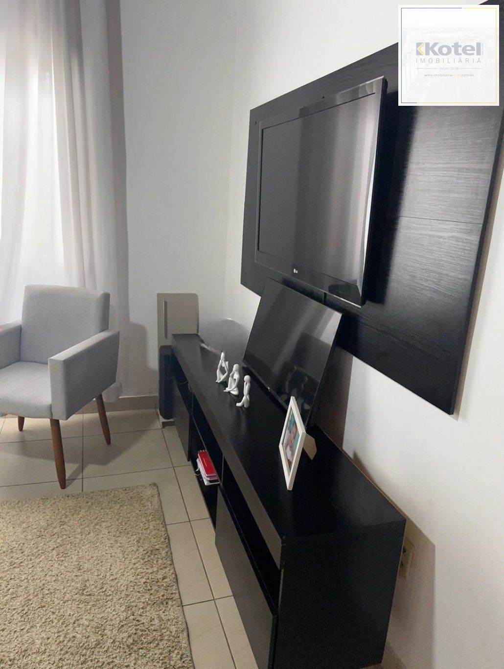 Casa de 4 dormitórios e 2 vagas de garagem no Bairro Monte Carlos Cachoeirinha.