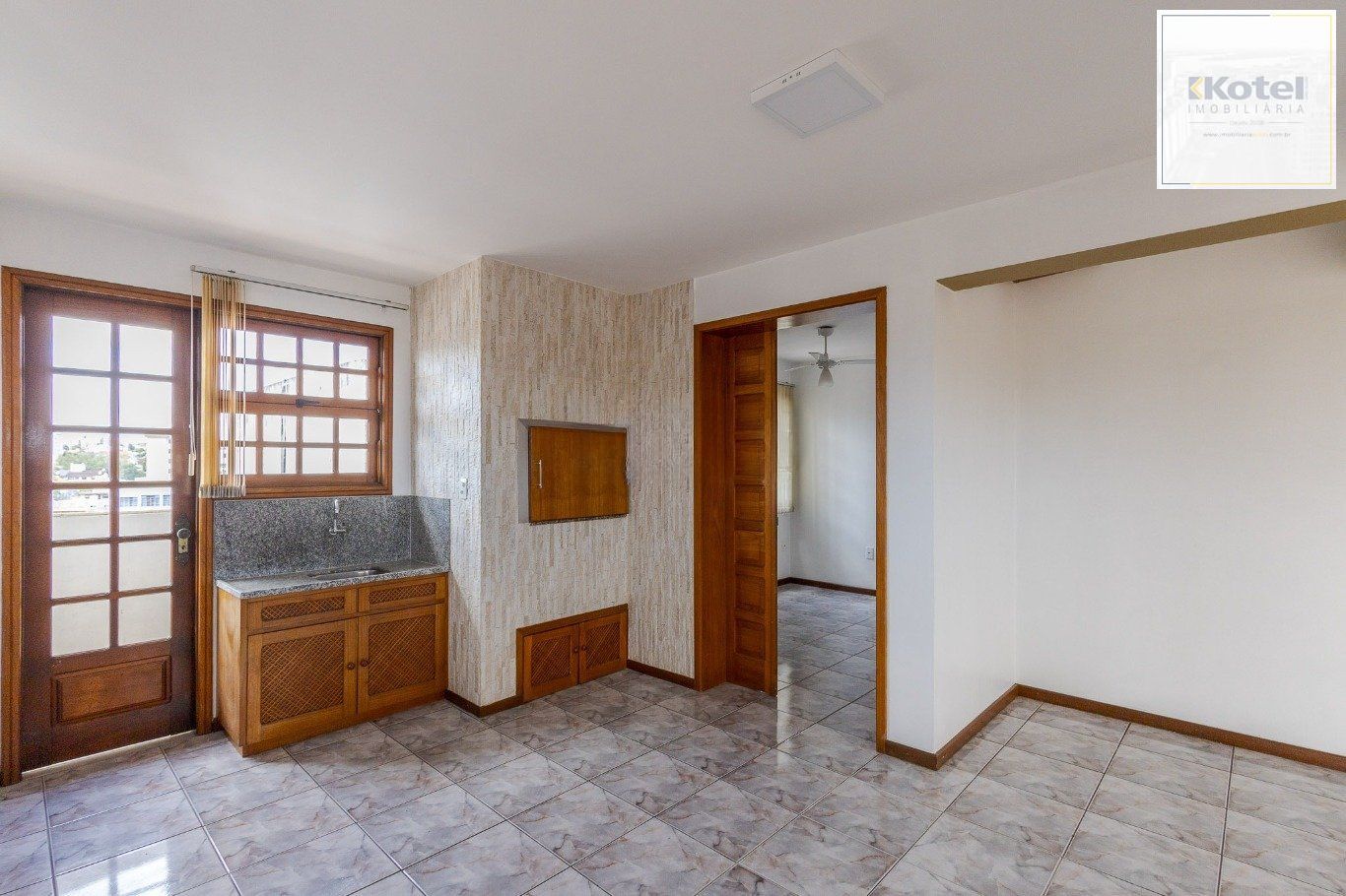 Cobertura com 4 quartos, 1 suíte e 2 vagas no bairro Passo da Areia.