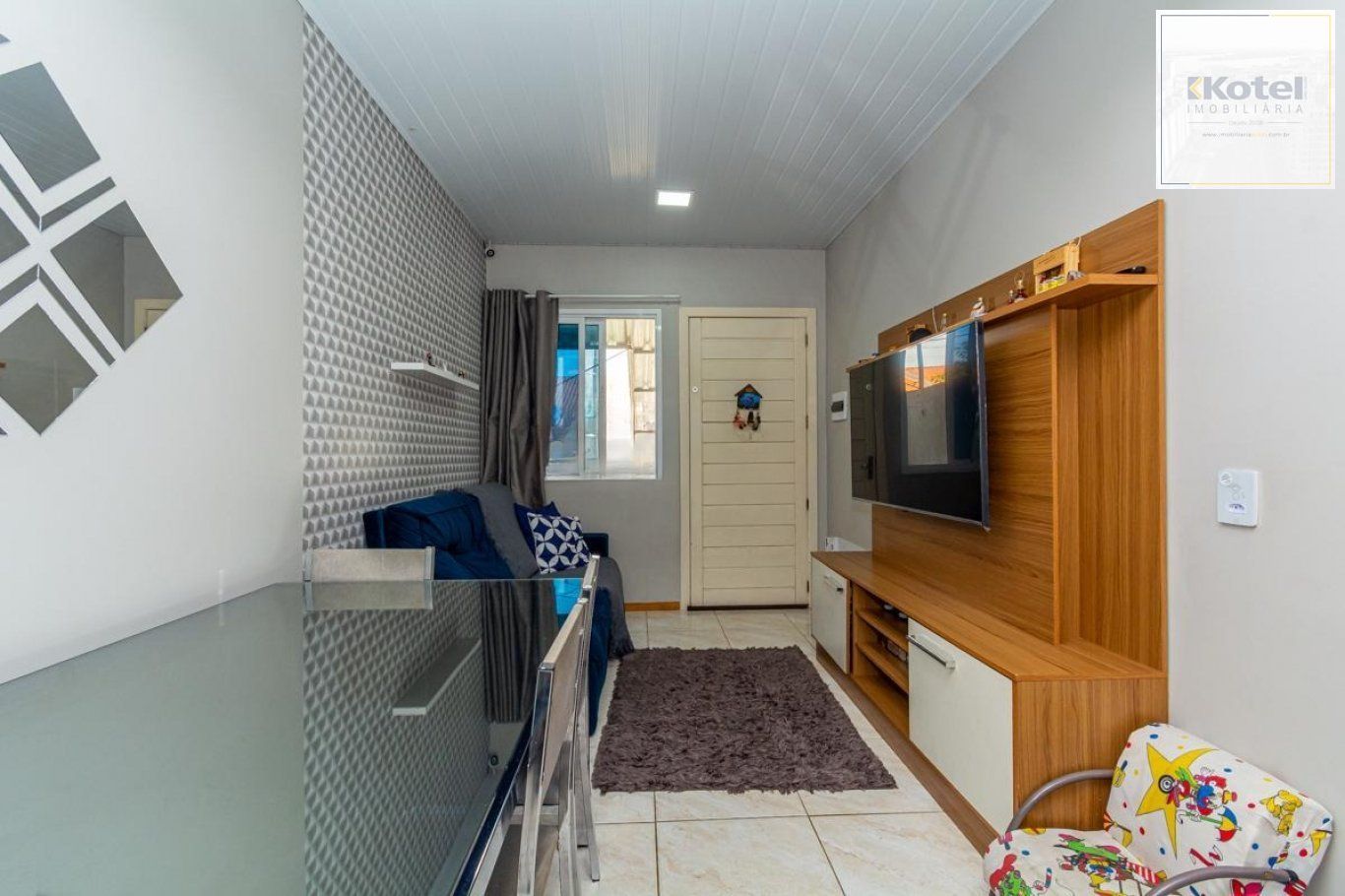 Casa de 2 dormitórios e com 2 vagas de garagem em Cachoeirinha.