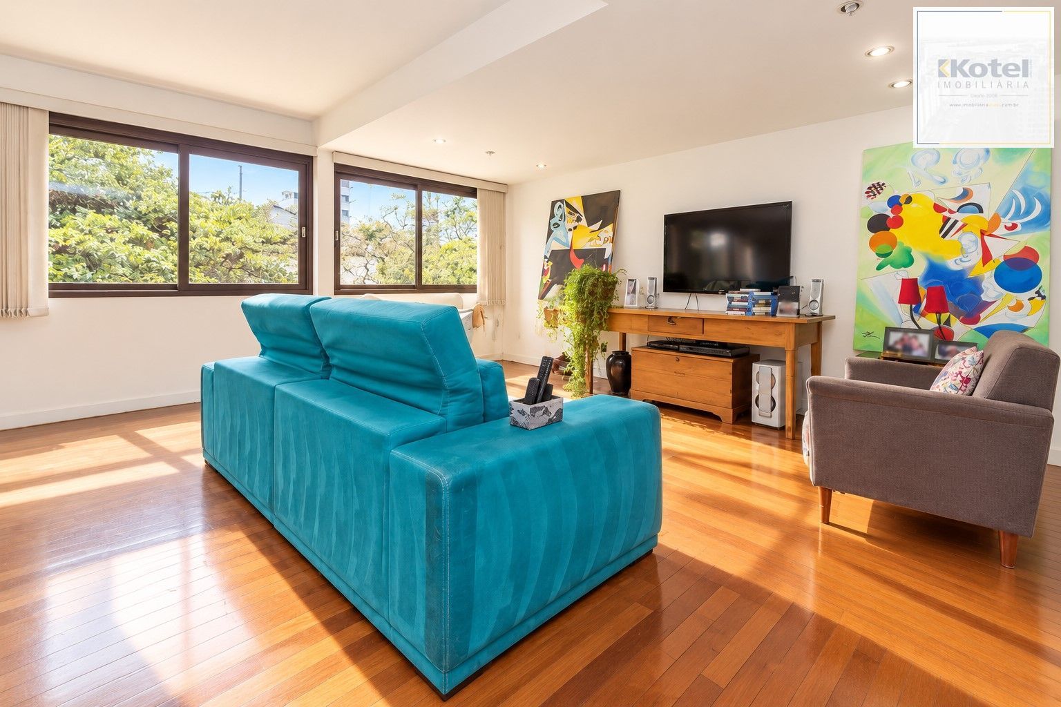 Apartamento 3 Dormitórios, suíte, vaga e elevador no bairro Auxiliadora
