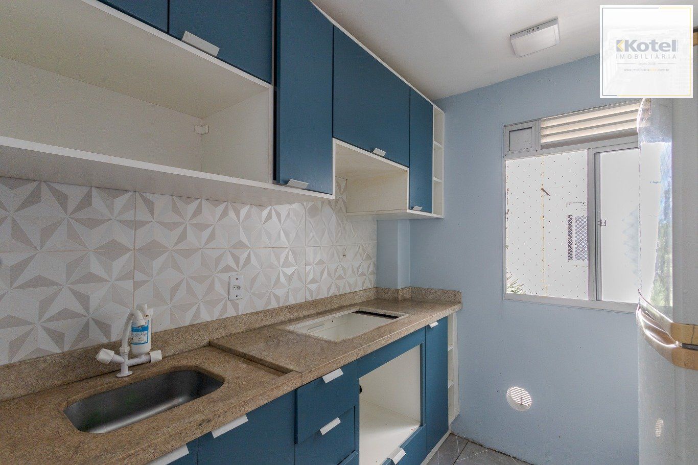 Apartamento de 2 dormitórios e 1 vaga de garagem em Canoas.