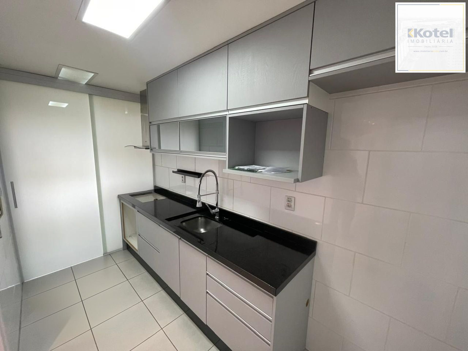 Apartamento de 2 dormitórios, elevador e 1 vaga de garagem em Canoas.