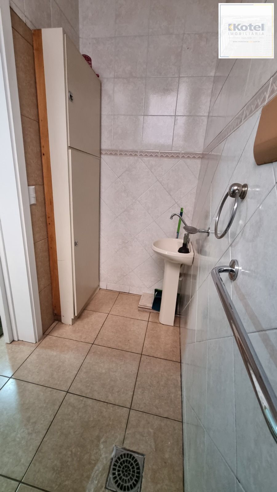 Sala comercial no Bairro passo do Feijó em Porto Alegre.