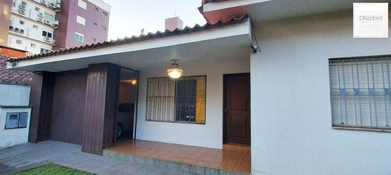 Casa com 4 quartos, 4 vagas e amplo pátio no Bairro Jardim Lindóia