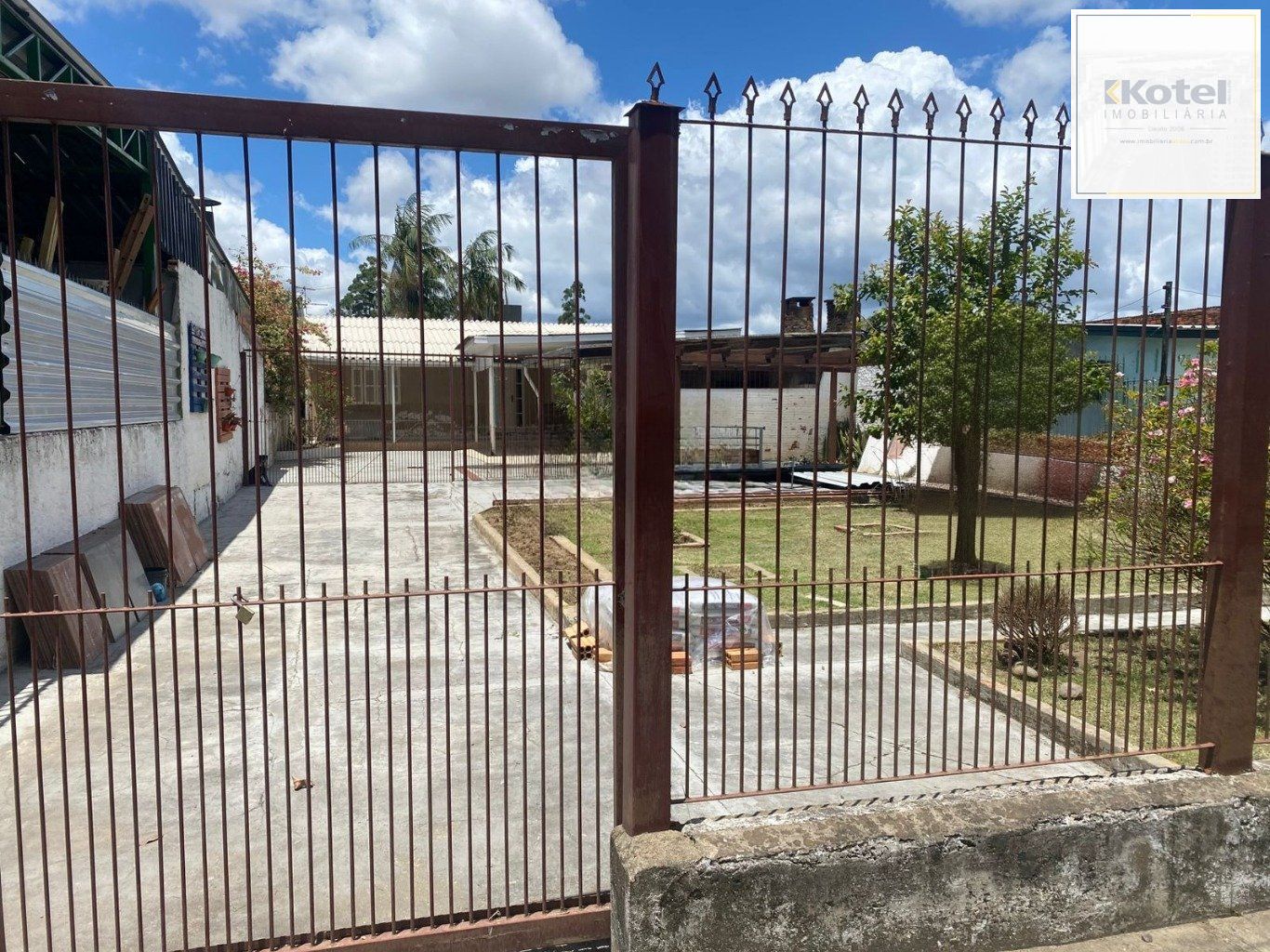 Casa de 2 dormitórios e 2 vaga de garagem em Vila Eunice Cachoeirinha.